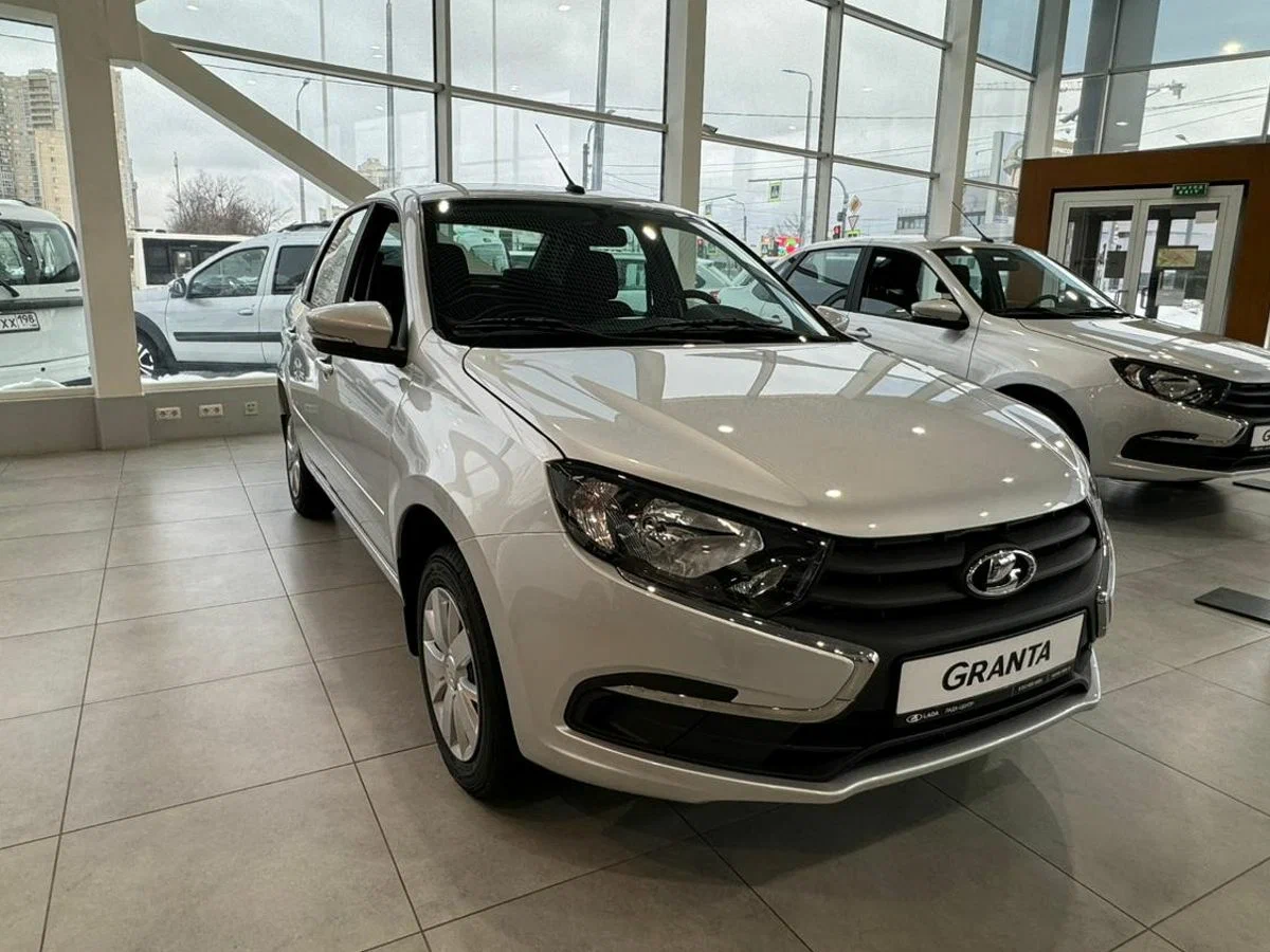 Lada Granta Седан в Екатеринбурге - фото №2